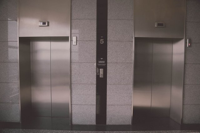 elevator-g6d2e99901_1920.jpg